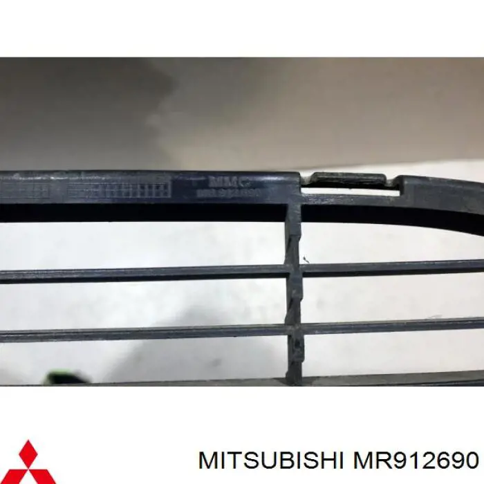Решетка бампера переднего нижняя Mitsubishi MR912690 цена, от 94.81 USD