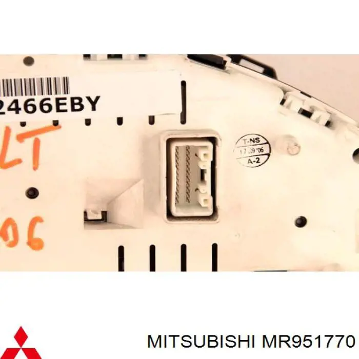 Приборная доска Mitsubishi MR951770
