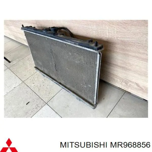 Радиатор охлаждения двигателя Mitsubishi MR968856