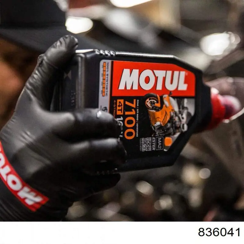 836041 Motul Масло двигателя