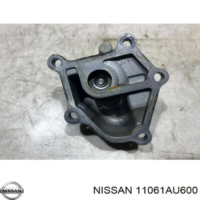 Корпус термостата Nissan 11061AU600