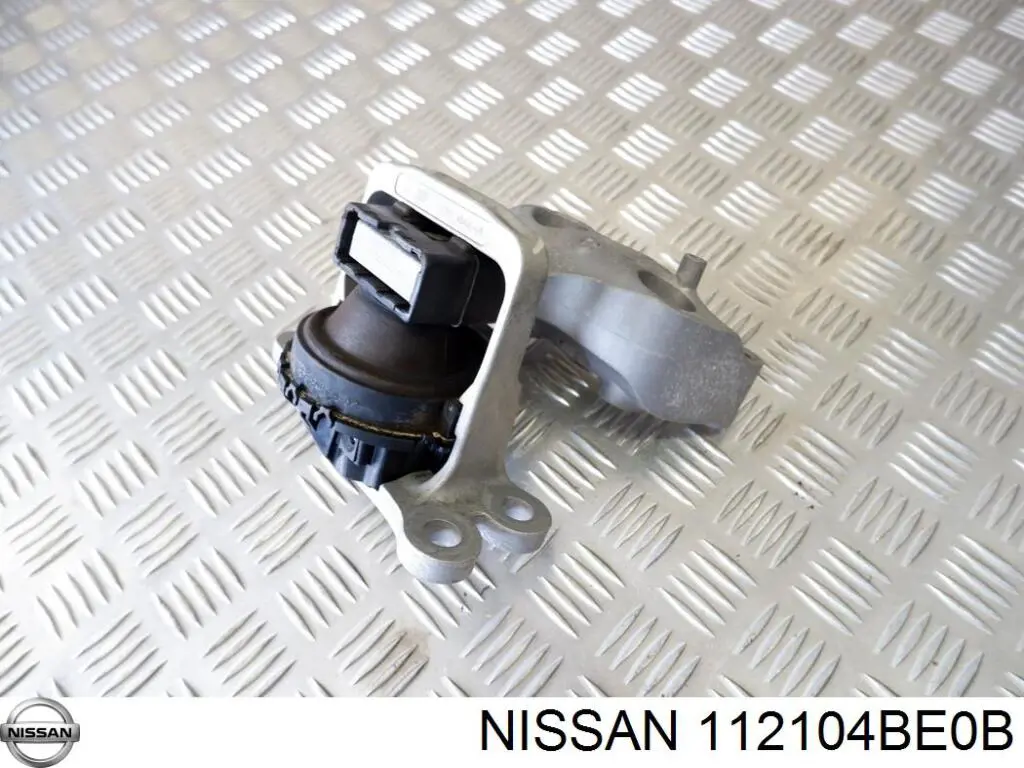 112104BE0B Nissan coxim (suporte direito dianteiro de motor)