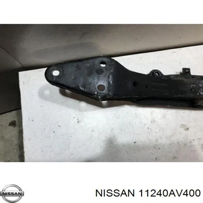 Балка крепления двигателя 11240AV400 Nissan