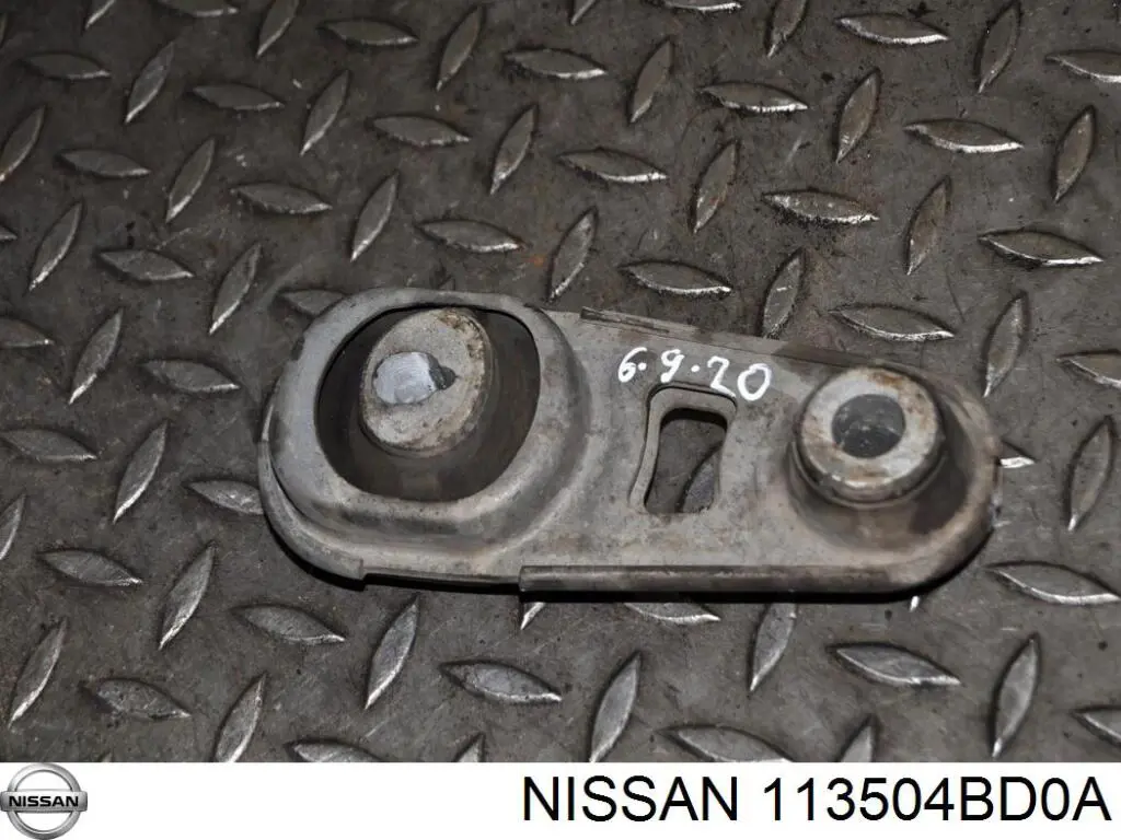 113504BD0A Nissan/Infiniti Подушка (опора) двигателя, верхняя