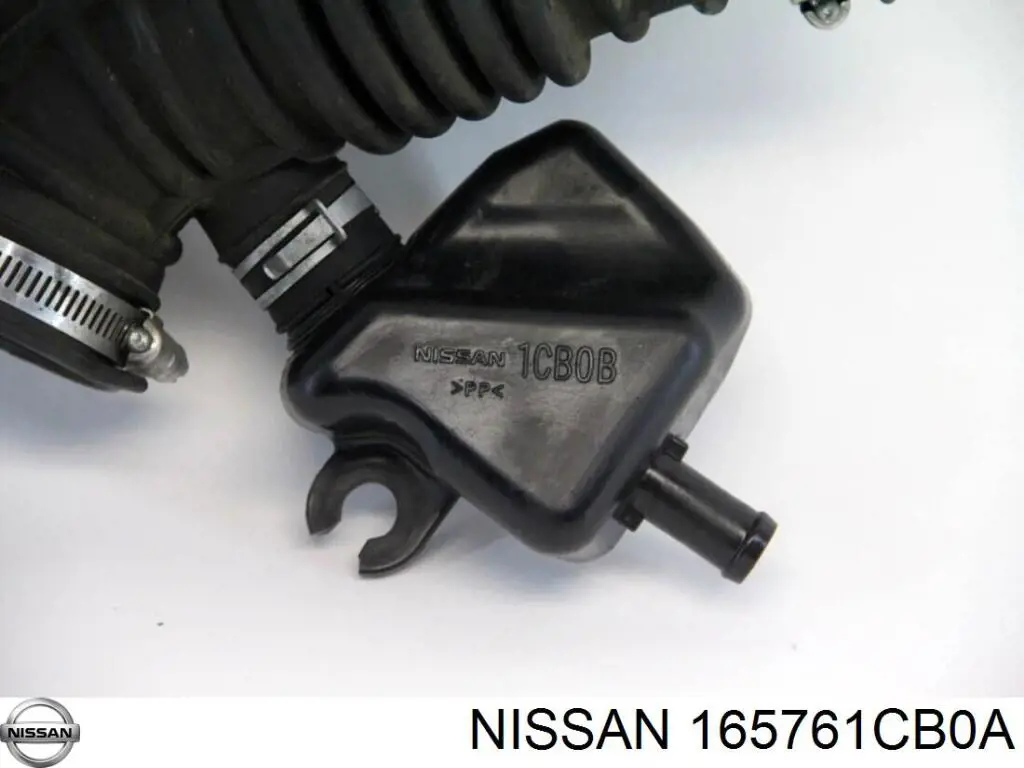Патрубок воздушный, выход воздушного фильтра Nissan/Infiniti 165761CB0A цена, от 76.02 USD
