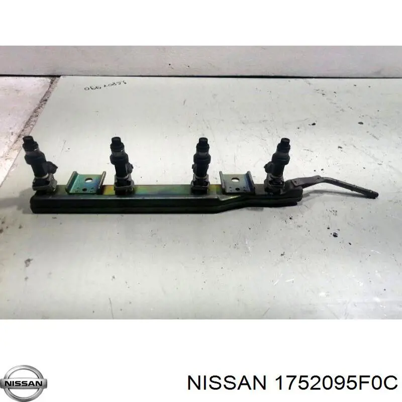 1752095F0C Nissan/Infiniti Топливная рампа