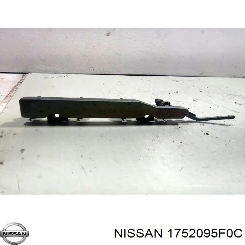 Распределитель топлива (рампа) Nissan/Infiniti 1752095F0C цена, от 10.14 USD