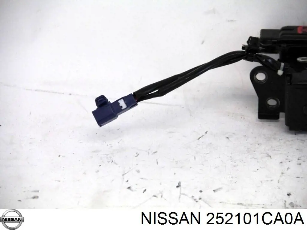 Купить 252101CA0A Nissan/Infiniti Кнопка привода замка третей/пятой двери