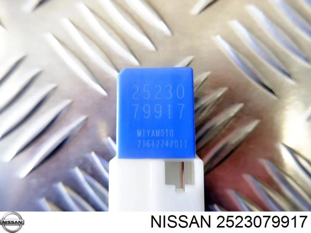 2523079917 NISSAN Relé, faro antiniebla original y equivalente
