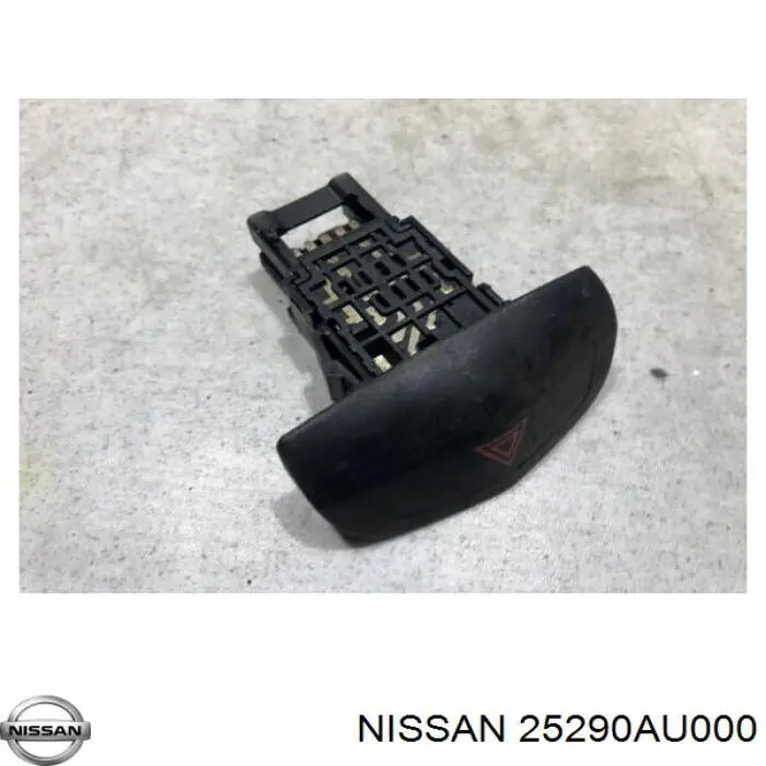 Кнопка включения аварийного сигнала на Nissan Primera P12