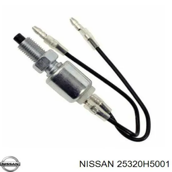 Датчик включения фонарей заднего хода на Nissan Vanette C22