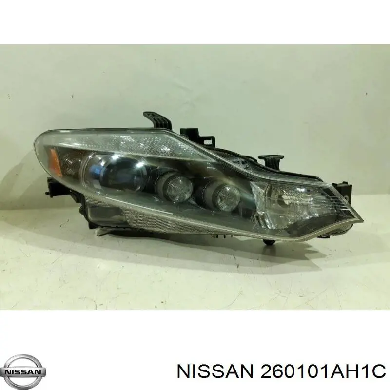 260101AH1C Nissan/Infiniti Фара передняя правая