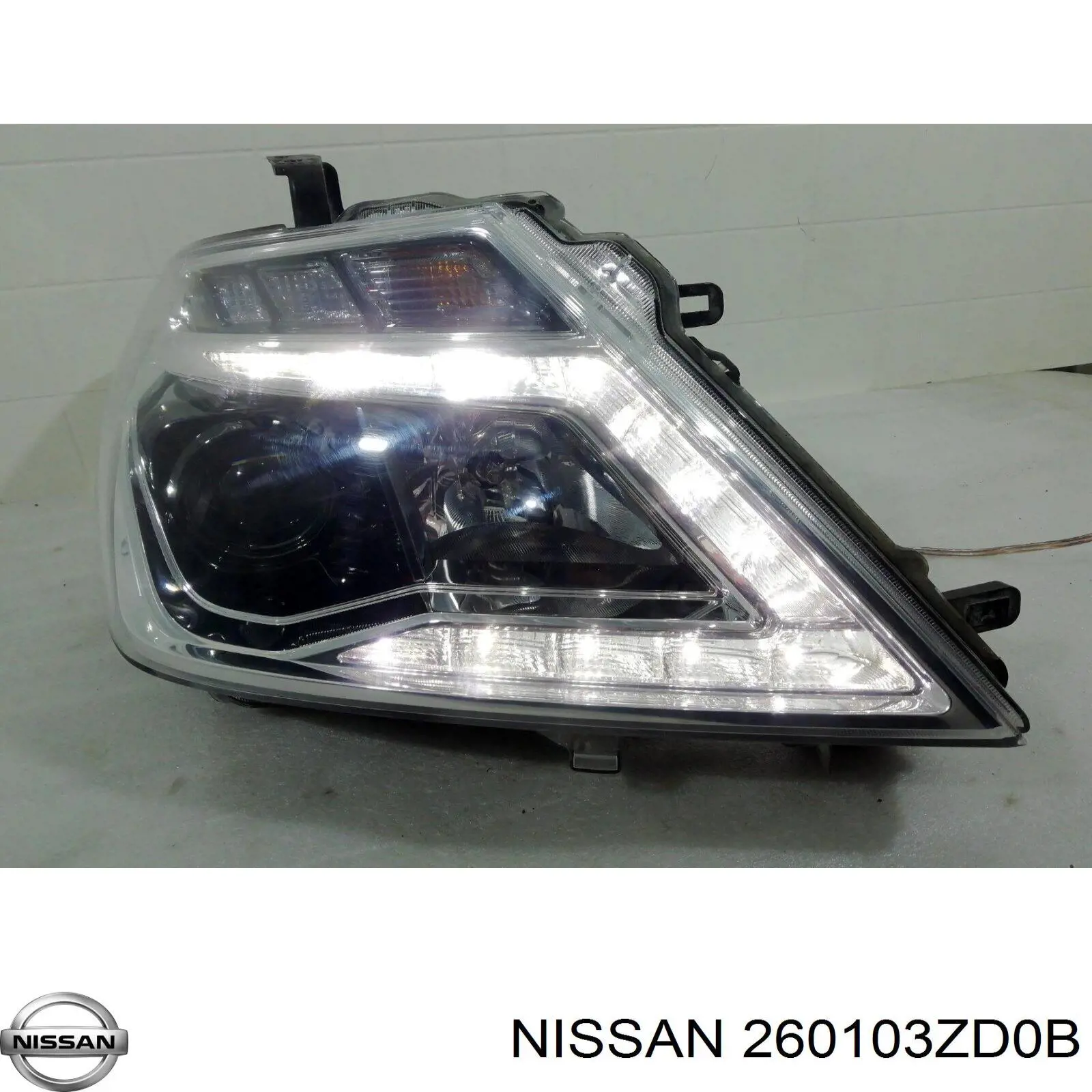 Правая фара 260103ZD0B Nissan/Infiniti