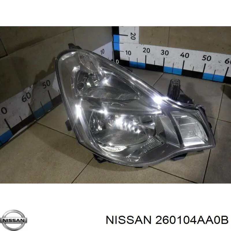 Правая фара 260104AA0B Nissan/Infiniti