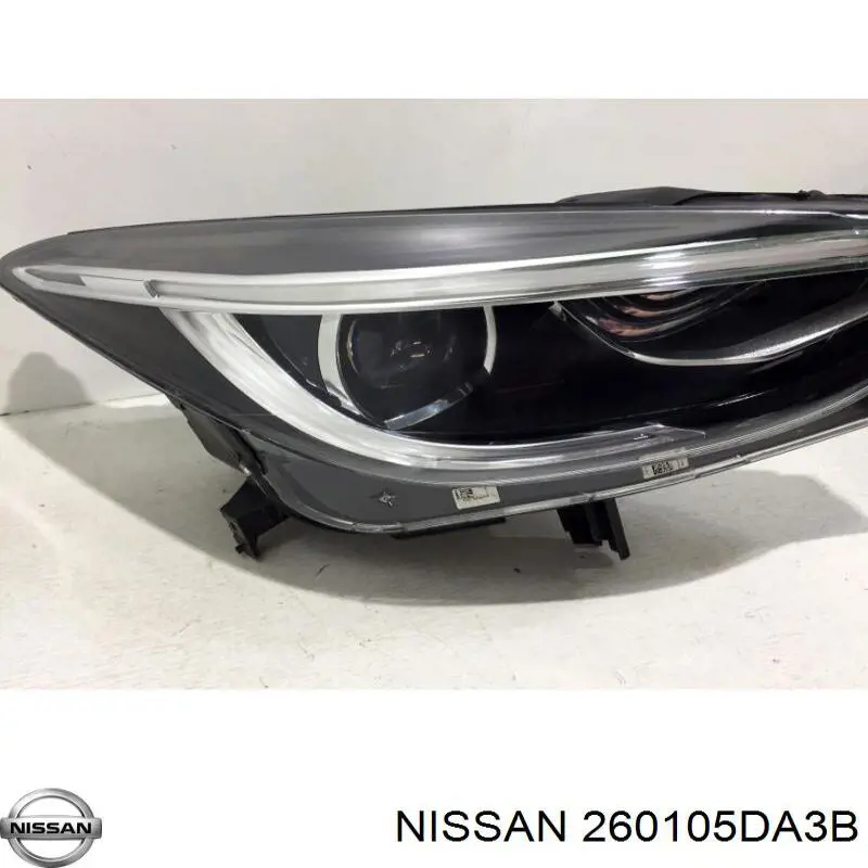 260105DA3B Nissan/Infiniti Фара передняя правая