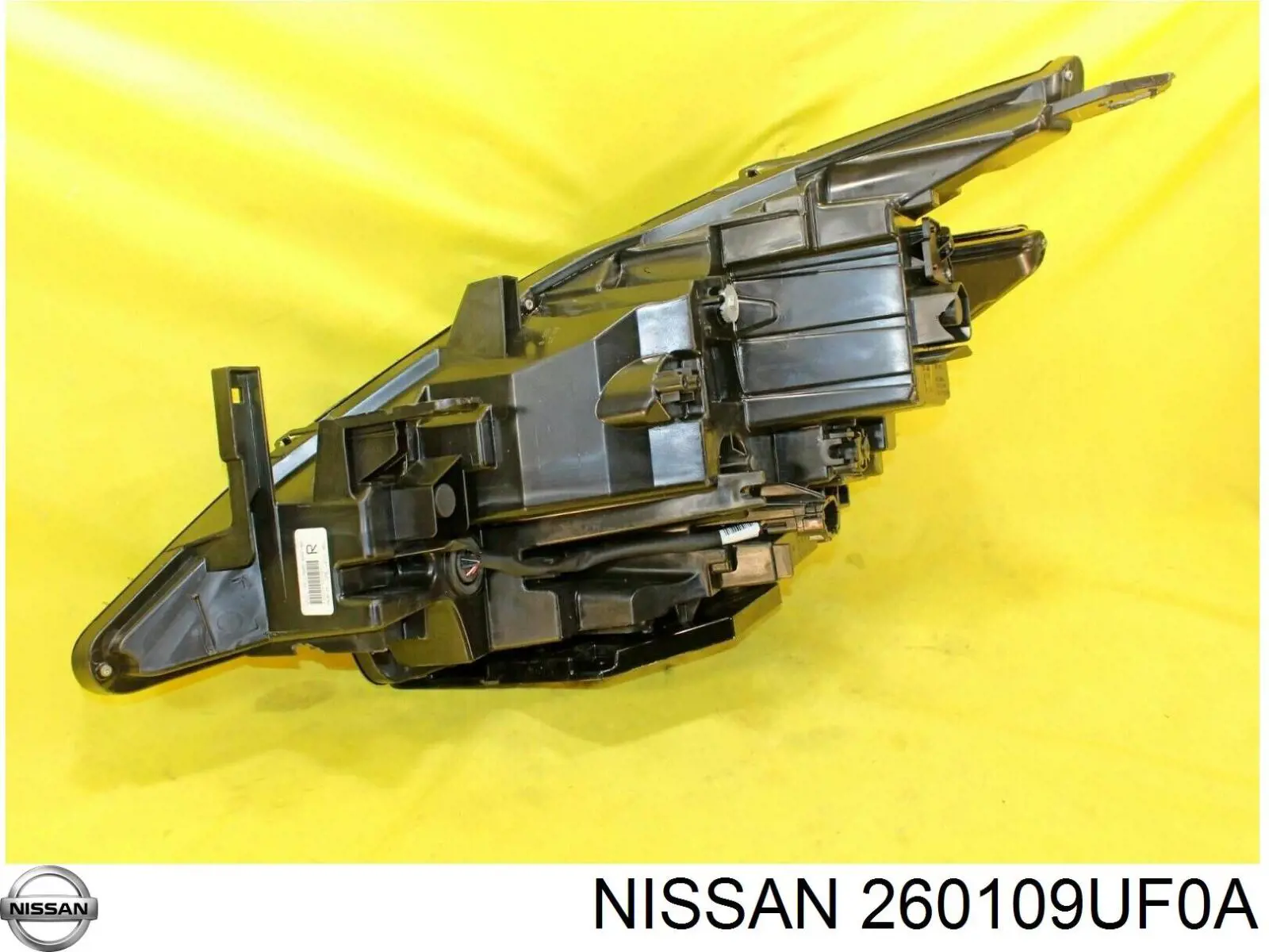 Правая фара 260109UF0A Nissan/Infiniti