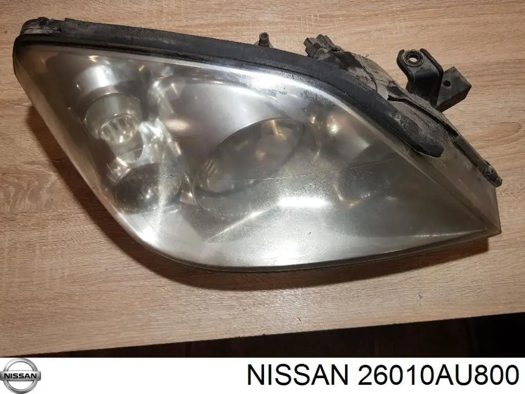 26010AU800 Nissan/Infiniti Фара передняя правая
