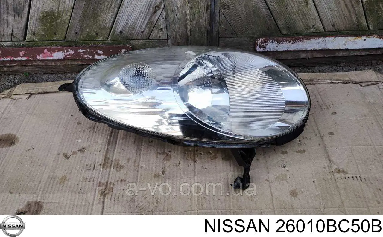 26010BC50B Nissan luz direita