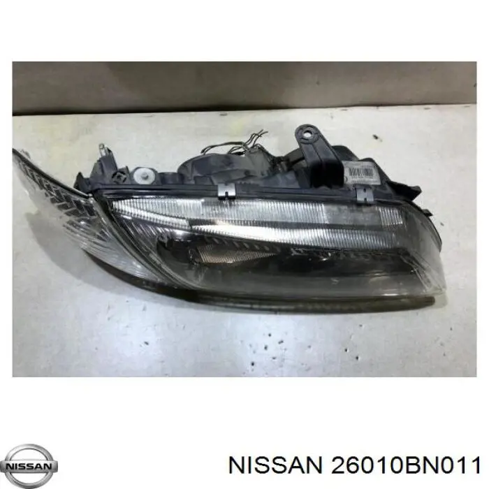 Фара правая 89004507 Nissan