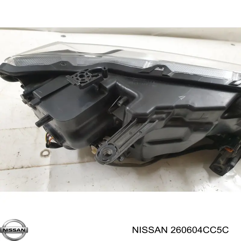 260604CC5C Nissan/Infiniti Фара