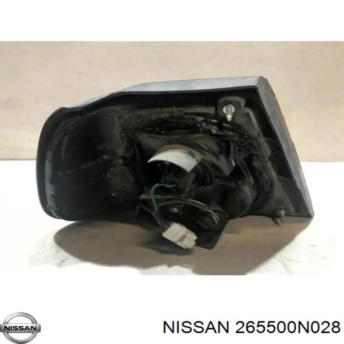 Lanterna traseira direita externa para Nissan Almera (N15)