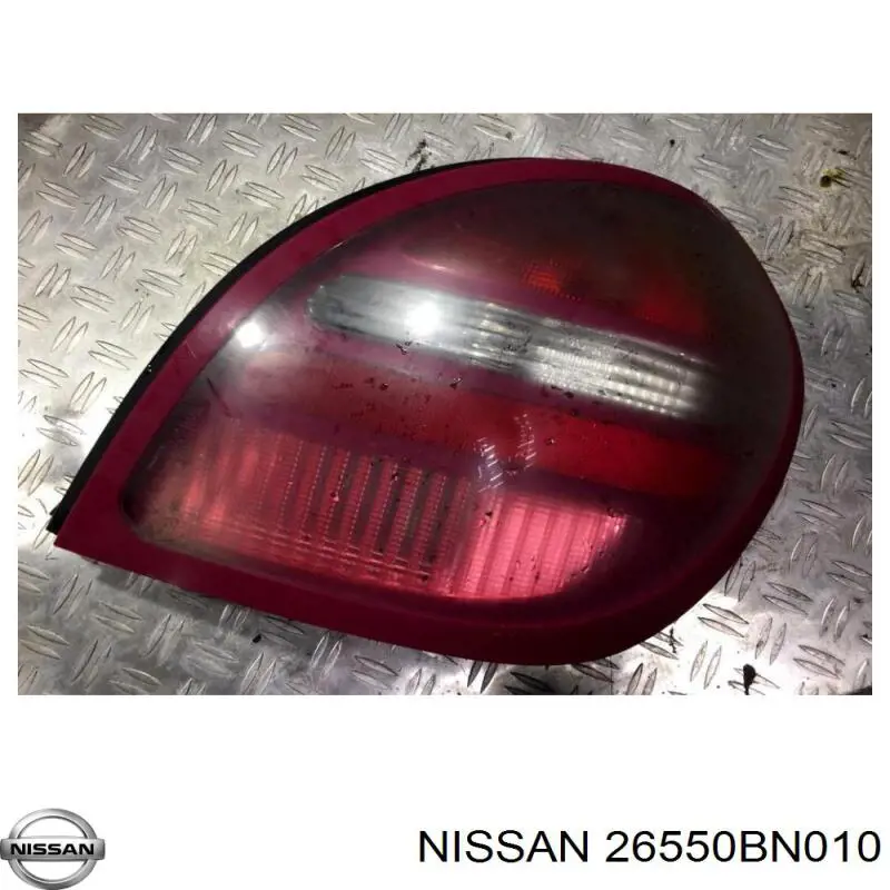 Фонарь задний правый 26550BN026 Nissan