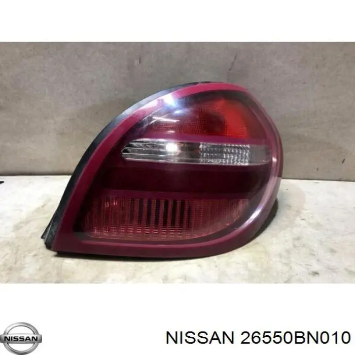 Фонари задние на Nissan Almera II N16