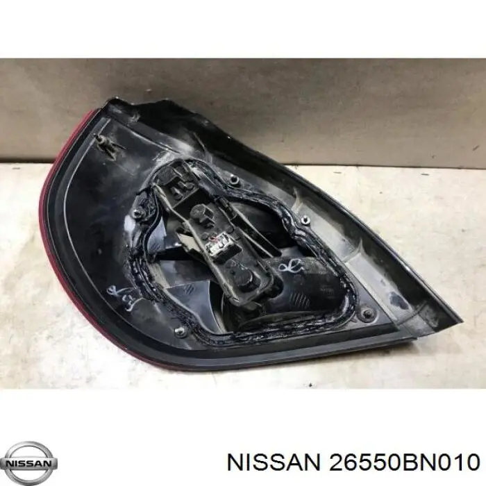  Задний фонарь Nissan Almera 2