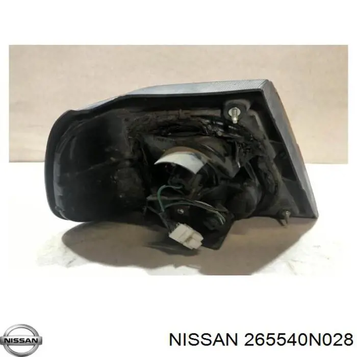 265540N827 Nissan lanterna traseira direita externa