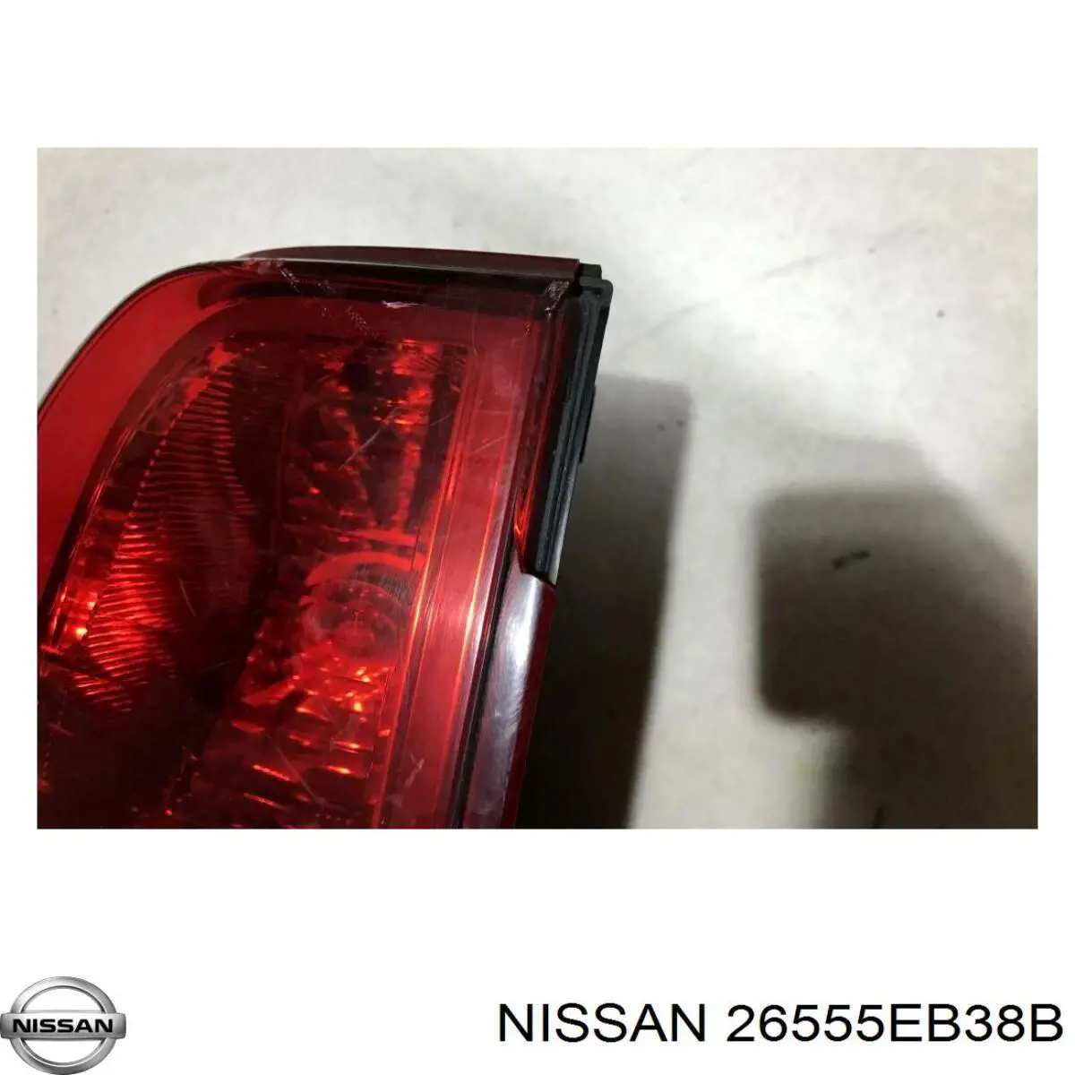 26555EB38B Nissan фонарь задний левый