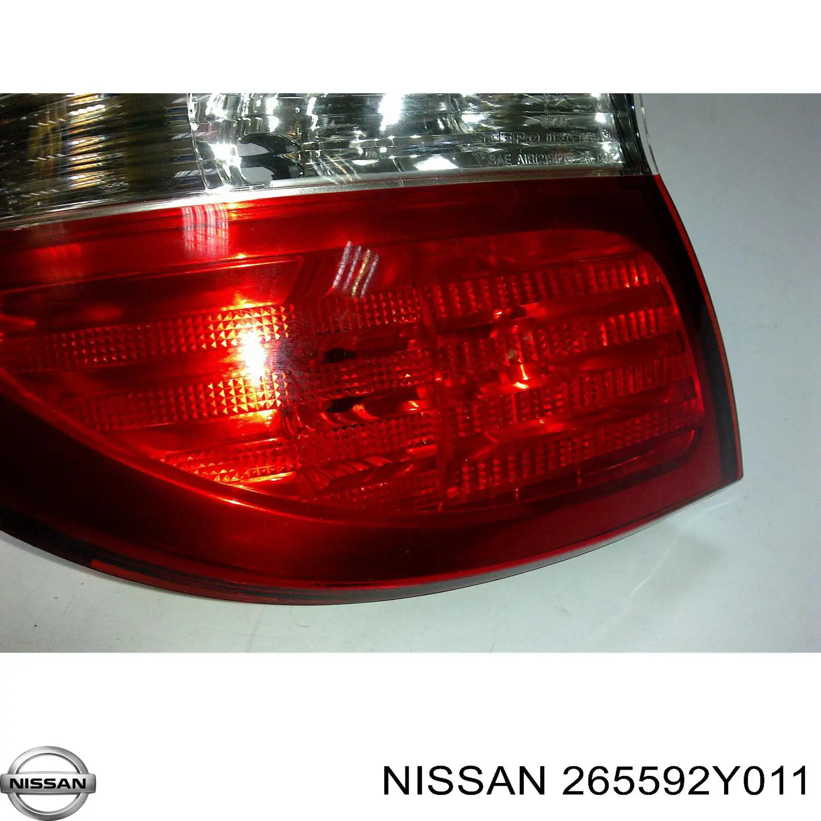 B65553Y514 Nissan фонарь задний левый внешний