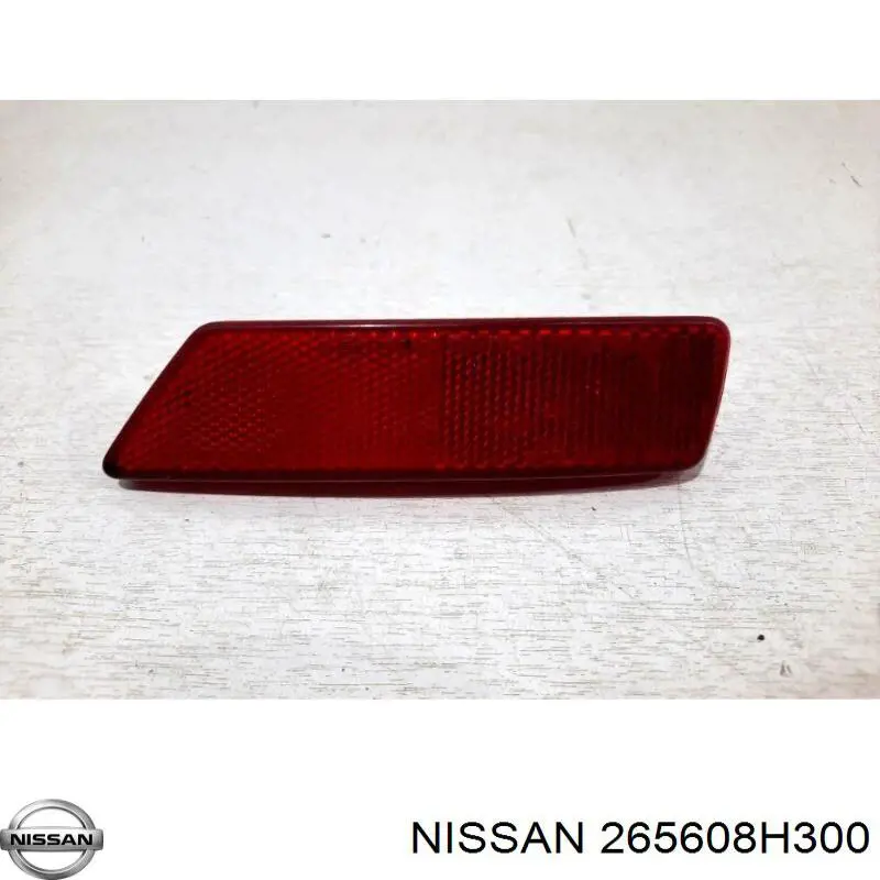 265608H300 Nissan retrorrefletor (refletor do pára-choque traseiro direito)