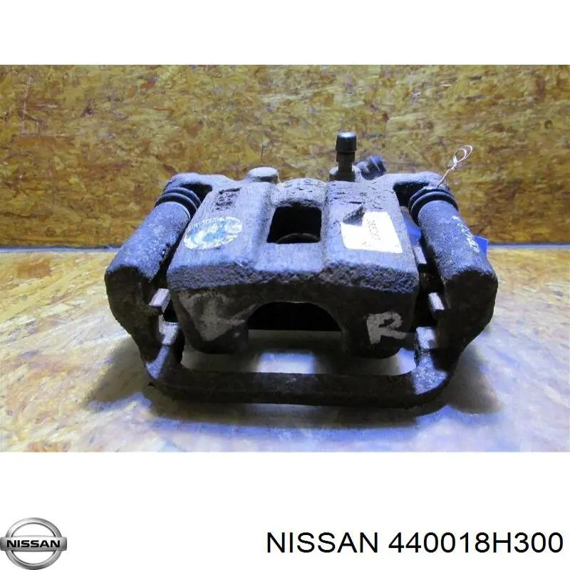440018H300 Nissan суппорт тормозной задний правый