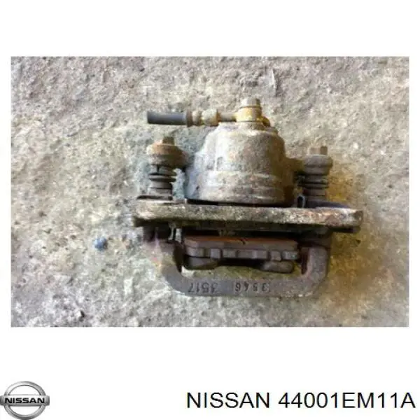 44001EM11A Nissan суппорт тормозной задний правый