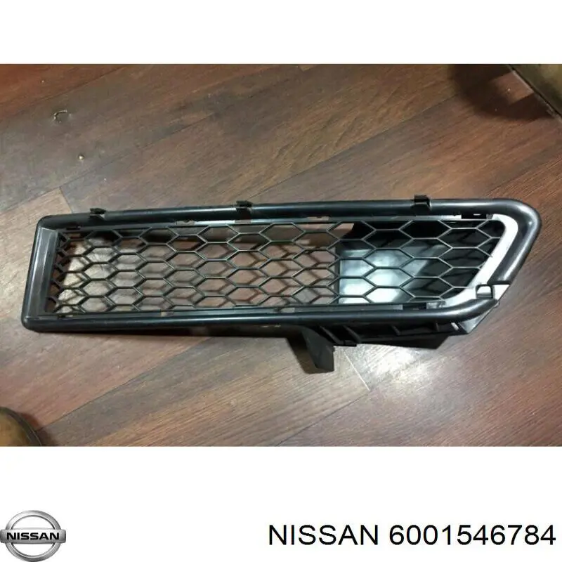 Решетка бампера переднего правая 6001546784 Nissan