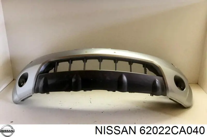 Передний бампер 62022CA040 Nissan