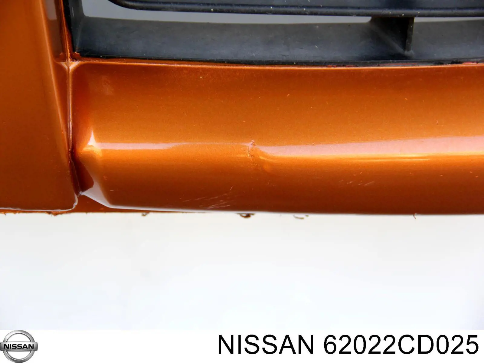 Передний бампер 62022CD025 Nissan/Infiniti