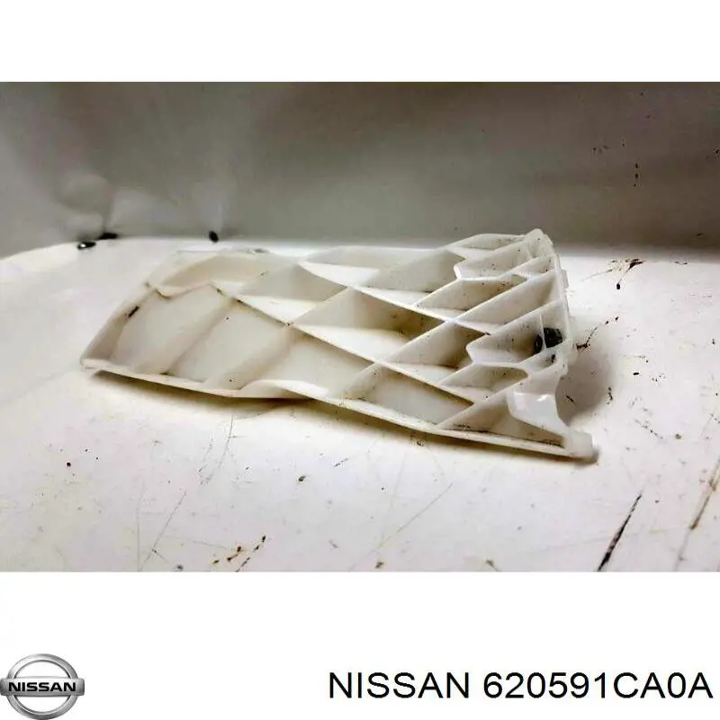 620591CA0A Nissan consola do pára-choque dianteiro esquerdo