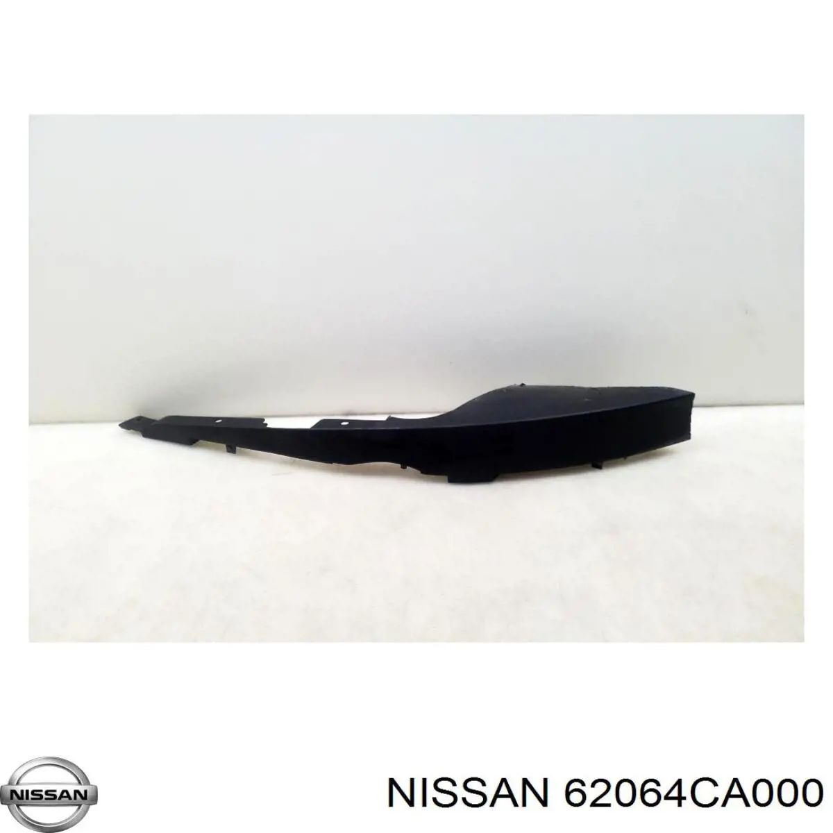 Ресничка (накладка) правой фары на Nissan Murano Z50