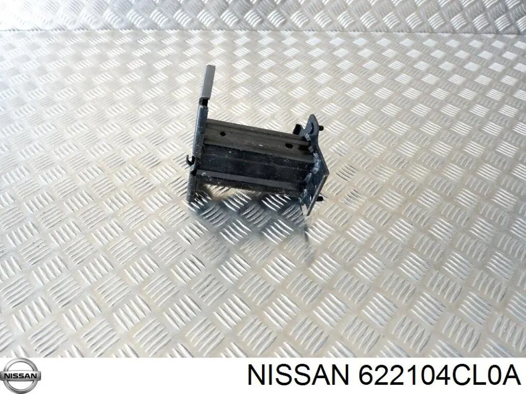 Кронштейн усилителя переднего бампера Nissan 622104CL0A