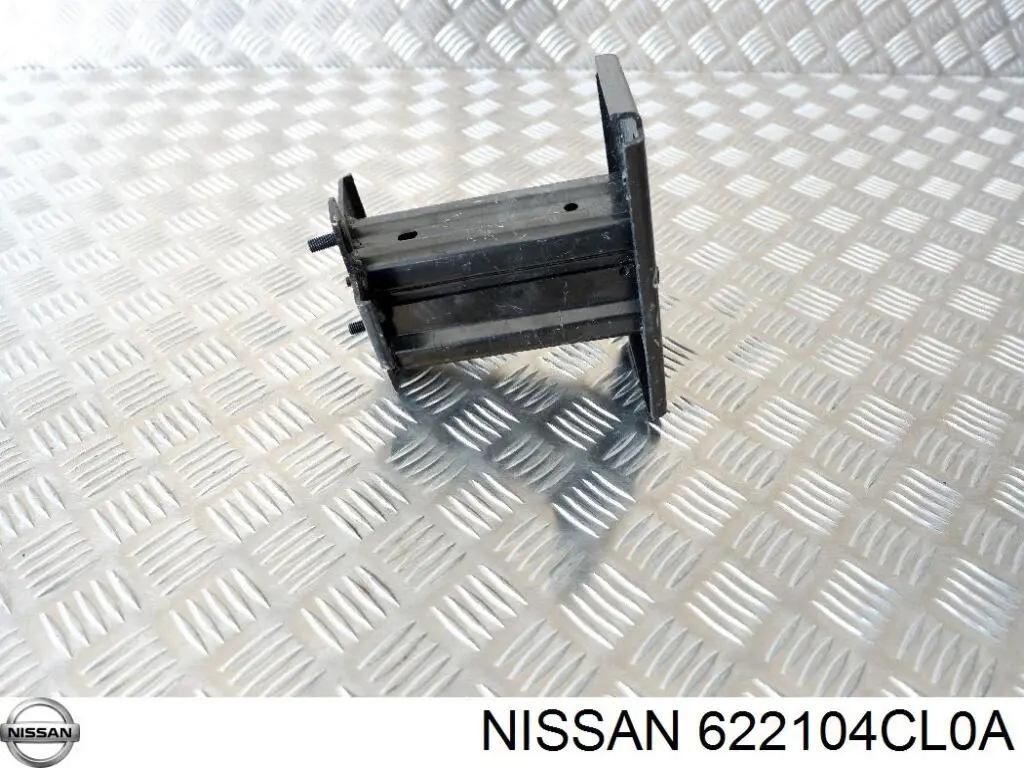 Кронштейн усилителя переднего бампера 622104CL0A Nissan/Infiniti