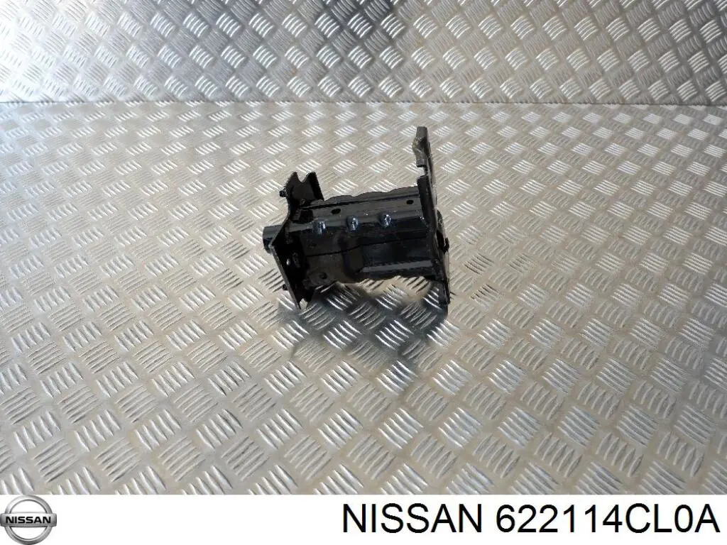 Кронштейн усилителя переднего бампера Nissan 622114CL0A