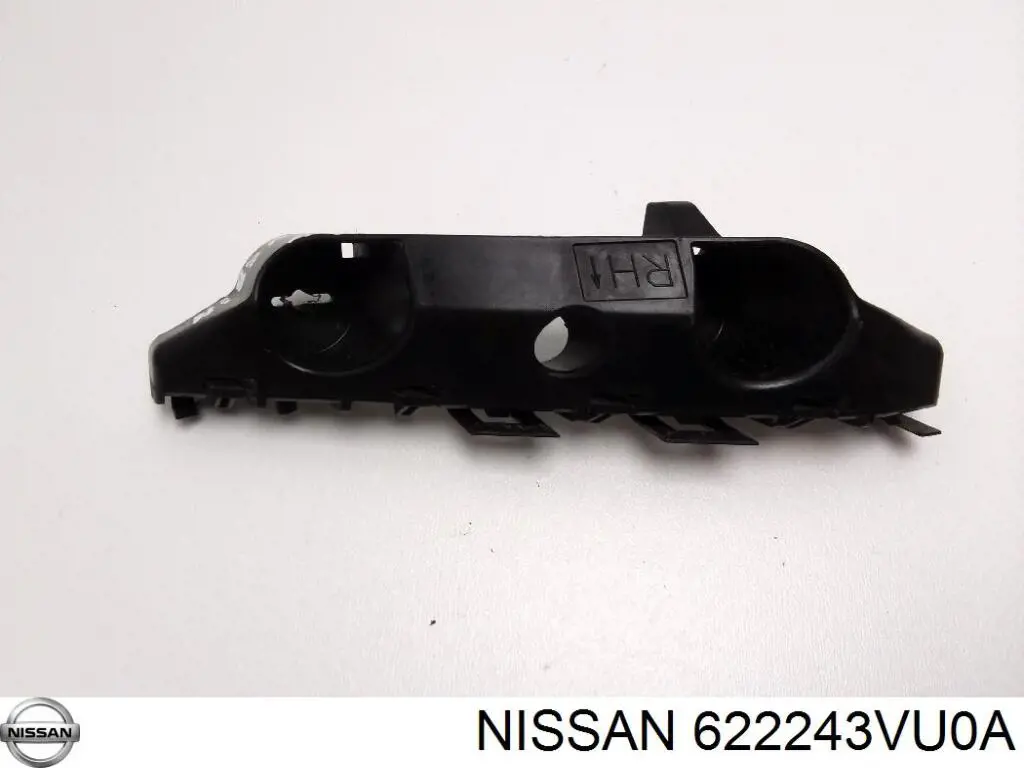 622243VU0A Nissan/Infiniti Кронштейн крепления бампера переднего правый