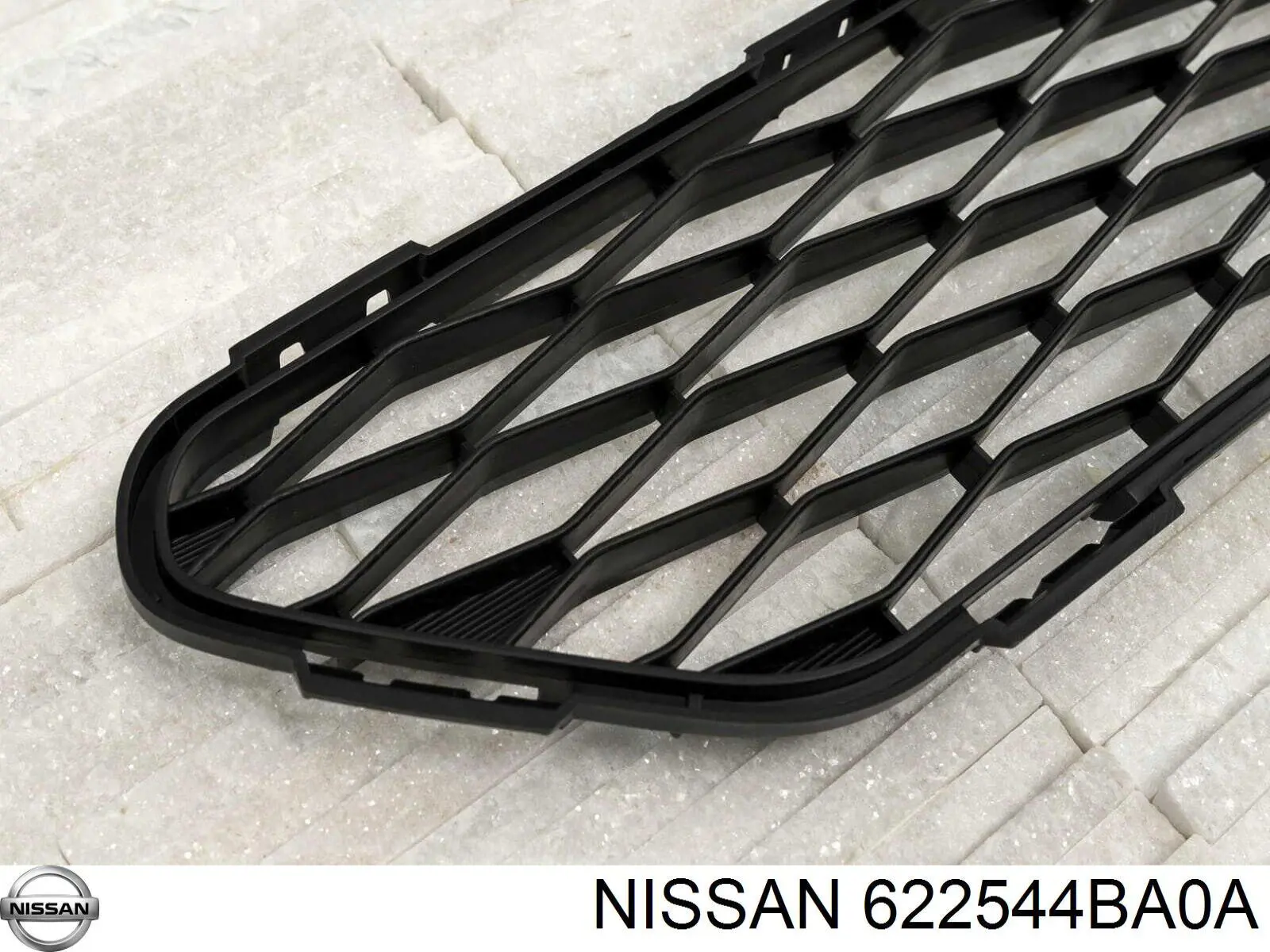 Решетка радиатора Nissan 622544BA0A