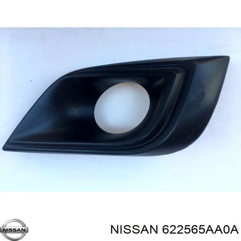 Ободок (окантовка) фары противотуманной правой на Nissan Murano Z52