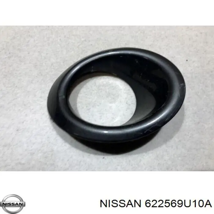 622569U10A Nissan ободок (окантовка фары противотуманной правой)