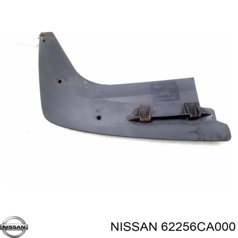 Заглушка (решетка) противотуманных фар бампера переднего правая Nissan 62256CA000