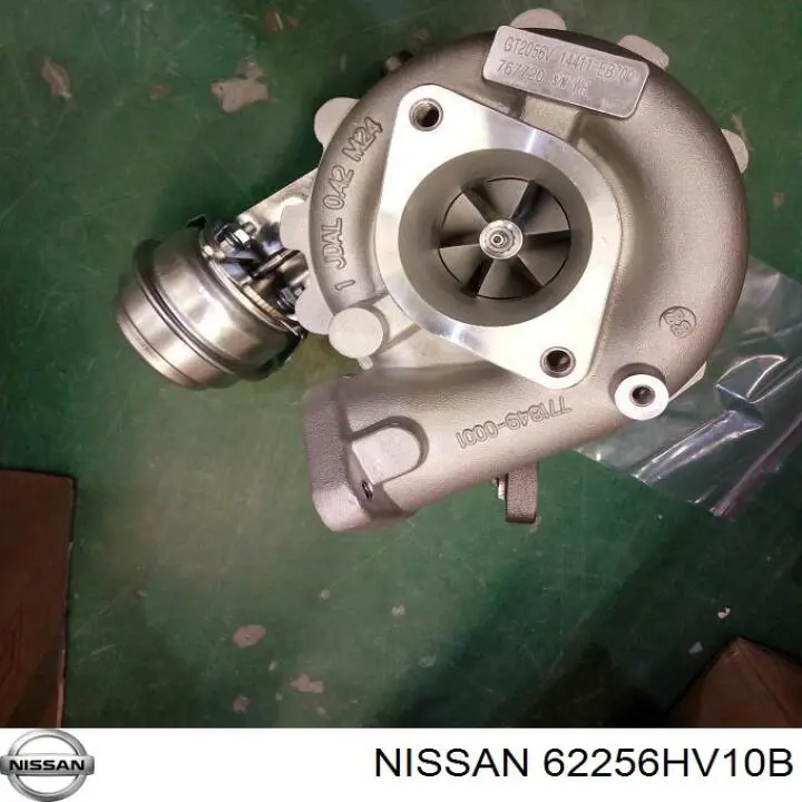 Заглушка (решетка) противотуманных фар бампера переднего правая 62256HV10B Nissan/Infiniti