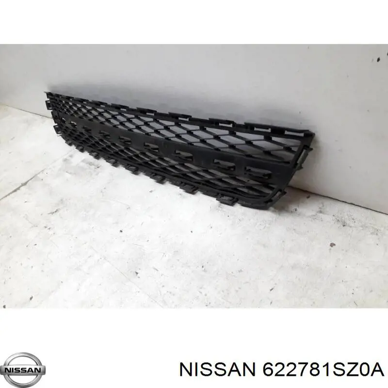 Купить 622781SZ0A Nissan/Infiniti Решетка бампера переднего