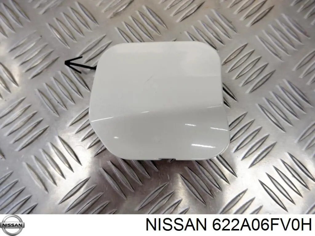 Заглушка бампера буксировочного крюка передняя Nissan 622A06FV0H